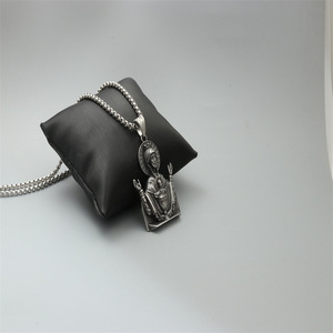 Yunnique – collier avec pendentif religieux en acier inoxydable, cadeau unisexe, bijoux à la mode - Product Image 3