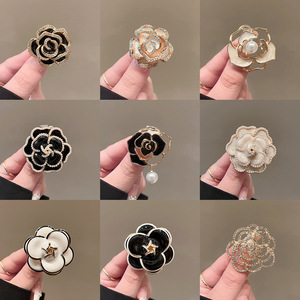 Bros Pin Mawar Kamelia Mewah, Bros Bunga Kristal Enamel untuk Wanita, Aksesoris Fashion Jas Blazer Grosir. - Product Image 4