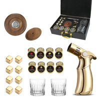 Ensemble de fumage de cocktails ultra-luxueux avec poignée dorée, style épuré, pierres à whisky, verre et accessoires de bar en bois, pour accompagnement premium