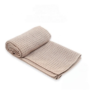 Toalla y Tapete de Yoga Antideslizante CZFIT con Puntos de Silicona, Microfibra Absorbente de Sudor, 183/185 cm de Largo, para Entrenamiento de Yoga Avanzado - Product Image 5