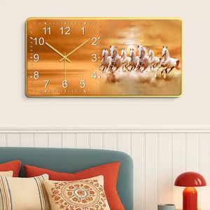 Orologio da <span class=keywords><strong>parete</strong></span> dorato di alta qualità pittura di cristallo immagine del paesaggio del cavallo orologio da <span class=keywords><strong>parete</strong></span> digitale di lusso per la decorazione della casa - Product Image 2