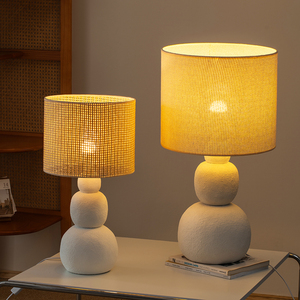 Оптовая продажа: Современная настольная лампа из белой керамики для спальни, офиса, дома, в стиле модерн, с абажуром из конопляной веревки - Product Image 1