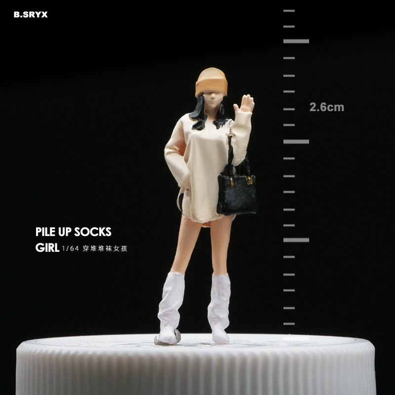 #05 The Girl with the Handbag