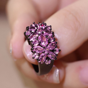 Anello Floreale Geometrico da Donna, Stile Dolce e Cool, Elegante Gioiello alla Moda per Uso Quotidiano e Feste, Idea Regalo - Product Image 1