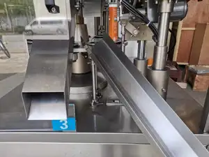 Máquina macia cosmética do enchimento e da selagem do tubo do creme giratório da pomada