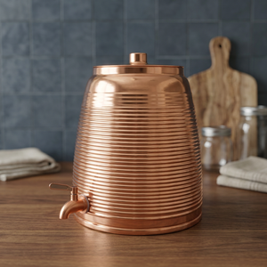 Distributeur d'eau en cuivre avec design côtelé et robinet pour usage domestique - Product Image 2