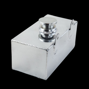 Pièces automobiles modifiées, réservoir d'eau en alliage d'aluminium poli 2L pour la mise à niveau et la rénovation des véhicules - Product Image 3
