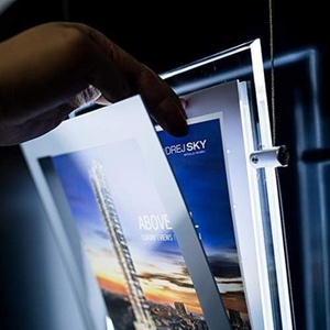 Boîte lumineuse suspendue pour vitrine immobilière, format A4 paysage, en acrylique cristal, rétroéclairée par LED, écologique, garantie 3 ans - Product Image 3