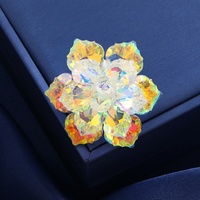 Broches de luxe en forme de fleur avec gros strass brillants, épingles exquises en forme de plante, accessoires de bijoux tendance pour robe de soirée et de mariage