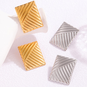 Para <span class=keywords><strong>Shein</strong></span> Luxury High-Sense Pendientes de tuerca de acero inoxidable <span class=keywords><strong>Moda</strong></span> <span class=keywords><strong>femenina</strong></span> de <span class=keywords><strong>moda</strong></span> Cross-Border Fold Light Wind Ins Allergy Ins - Product Image 1