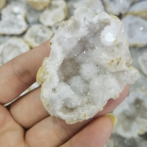Wholesale Nature High Quality Crystals Healing <strong>Stones</strong> <strong>White</strong> Agate Geodes for Healing Gift Box - Product Image 2