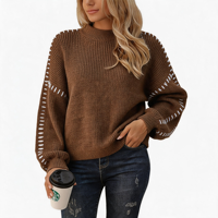 Pull-over décontracté pour femme à col montant en maille côtelée épaisse avec détails de surpiqûres contrastantes, coupe ample et courte, manches longues, blanc
