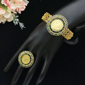 <span class=keywords><strong>Grossiste</strong></span> Flora Ensemble exquis de bracelets et bagues en laiton plaqué or et zircon pour mariages fêtes Nouveau design Cadeau de mariée - Product Image 1