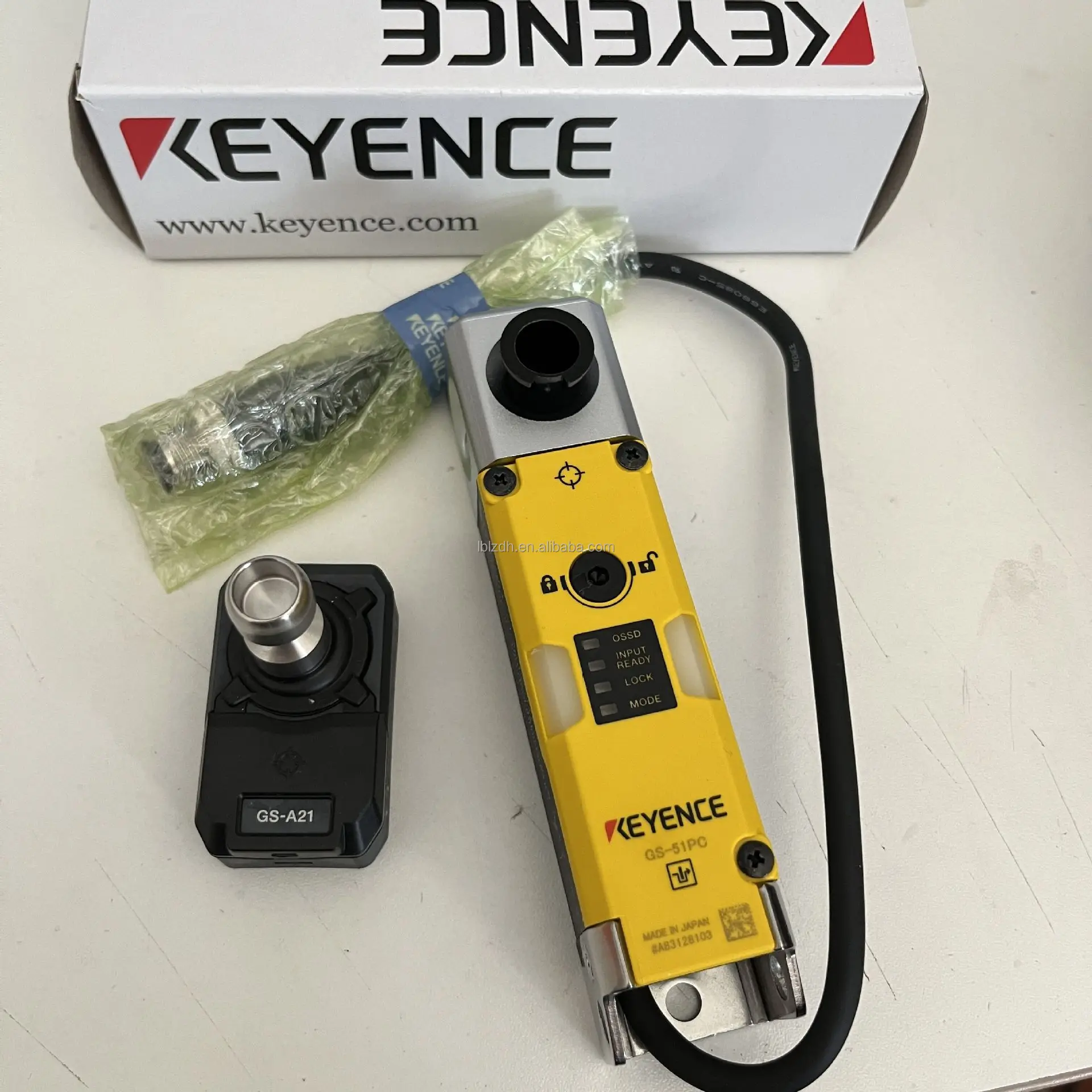 KEYENCE GS-51N5 Safety Door Switch - Reliable Protection