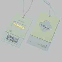 Étiquettes suspendues personnalisées en papier écologique de haute qualité avec logo en relief pour vêtements, articles vestimentaires et chaussures