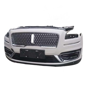 Accesorios de Alta Calidad para Lincoln Corsair: Rejilla Delantera Negra y Blanca Usada para Radiador y Parachoques - Product Image 3