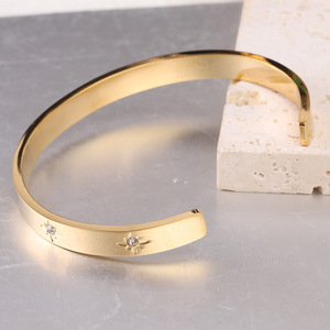 Pulsera de Diamantes de 6MM en Acero Inoxidable, Chapada en Oro de Titanio, con Diamantes Sintéticos de Corte Brillante Redondo, Unisex, para Uso Diario - Product Image 3