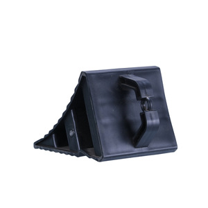 Protector antideslizante para neumáticos de coche, almohadilla anticolisión triangular negra engrosada para freno de estacionamiento - Product Image 1