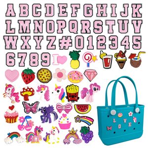 Abalorios con letras deportivas para bolsos Bogg: Fútbol, Béisbol, Sóftbol, Baloncesto, Fútbol Americano, Voleibol – Insertos para decoración de bolsos de playa - Product Image 2