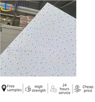 Plaques de plafond suspendues modernes carrées en fibres minérales, imperméables et ignifuges, blanches, 2x2/2x4 pi, garantie 5 ans+, pour bureaux et bâtiments, isolation thermique