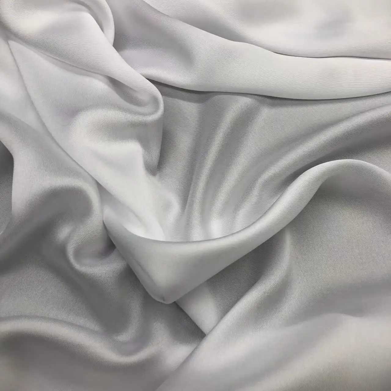 ผ้าไหมทอลายทแยงสีขาว85GSM สำหรับการพิมพ์ระเหิด/พรีเมี่ยมโพลีเอสเตอร์ไหมสิ่งทอลายทแยงสำหรับผ้าพันคอ/