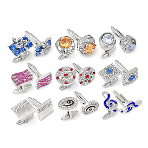 Gemelli Eleganti con Logo Personalizzato, Placcati in Oro di Lusso, per Camicie da Uomo, Regalo Personalizzato - Product Image 1