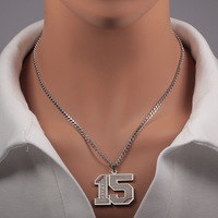 Collier avec pendentif personnalisé avec initiale, numéro porte-bonheur, gravure de nom, pendentif numéro de maillot personnalisé pour les fans