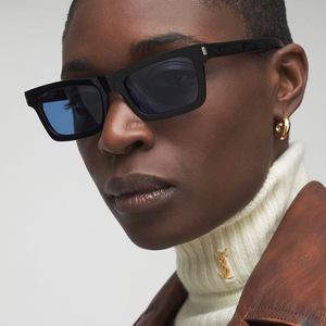 Nuevas Gafas de Sol Cuadradas Clásicas de Moda en Oferta, Gafas de Sol de Verano de Alta Calidad al por Mayor para Hombre y Mujer, Montura Completa Cuadrada - Product Image 3