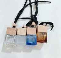 Vente en gros de flacons vides de 8 ml pour diffuseur d'air frais de voiture, pendentif pour huiles essentielles, flacon de parfum de voiture carré noir transparent