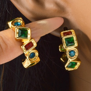 Aretes de Aro Budistas de Acero Inoxidable Chapados en Oro de 18k, Modernos y Elegantes, Certificados por Terceros, para Bodas, Compromisos y Eventos Religiosos - Product Image 4