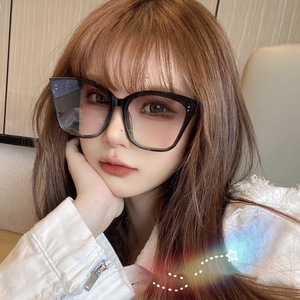 Nuevas gafas de sol de moda para mujer, montura negra, lentes de resina, protección UV400, parasoles de clase 2 para viajes y uso diario - Product Image 2