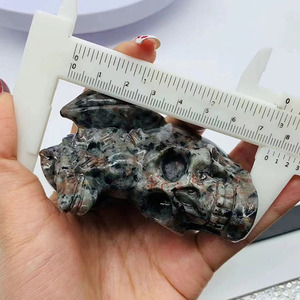 กระโหลกคริสตัลธรรมชาติสลักลายมังกรบินขนาด7ซม. สำหรับเรียนตกแต่งห้องนอนและบ้าน - Product Image 4