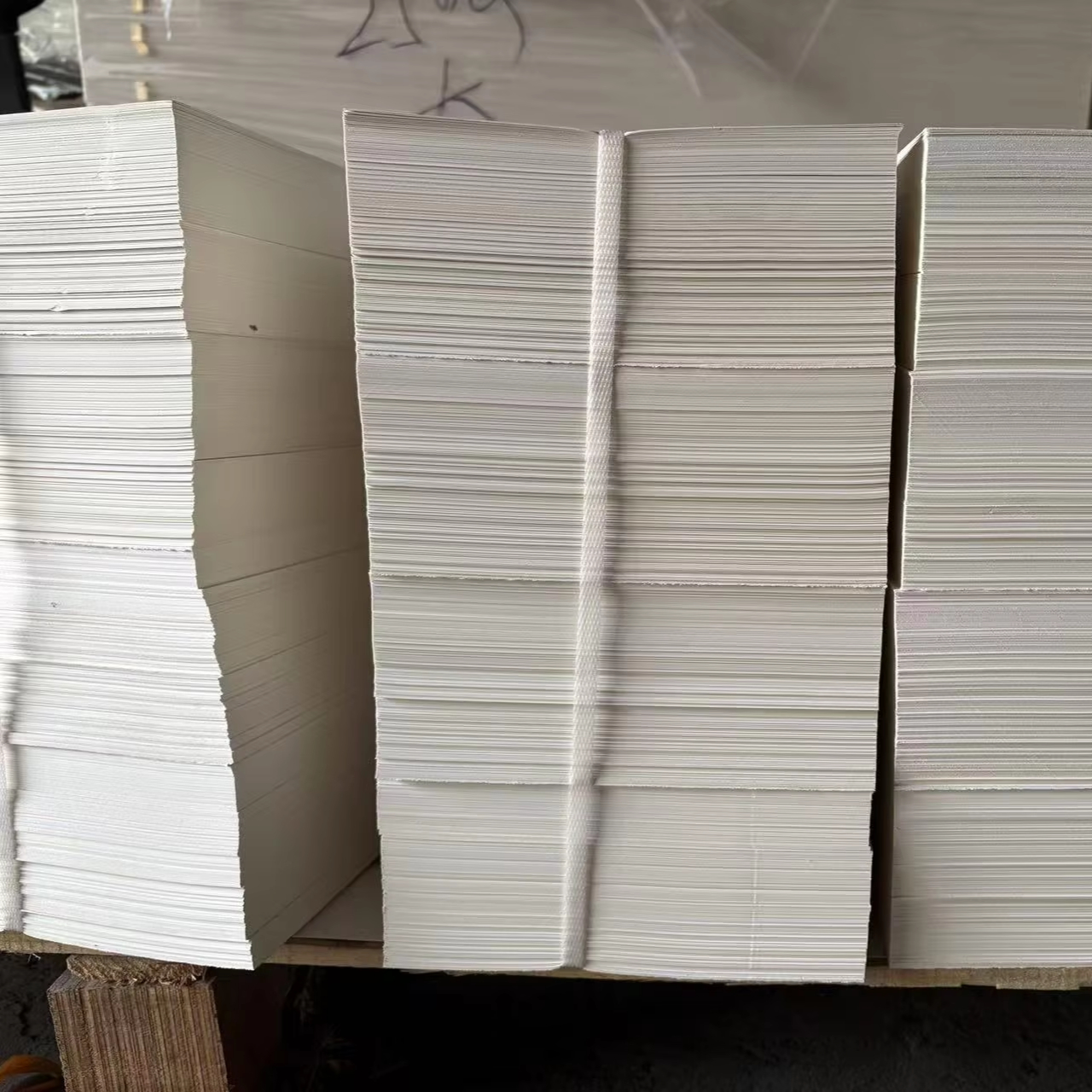 Factory Price Wholesale Food-Grade White Paper Board White Cardboard with Uncoating Single-Sided for Offset Printing