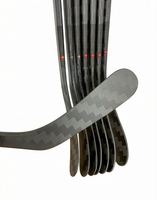 Bâton de hockey sur glace en carbone, optionnel pour droitier/gaucher, poignée ergonomique antidérapante, contrôle qualité strict pour les officiels