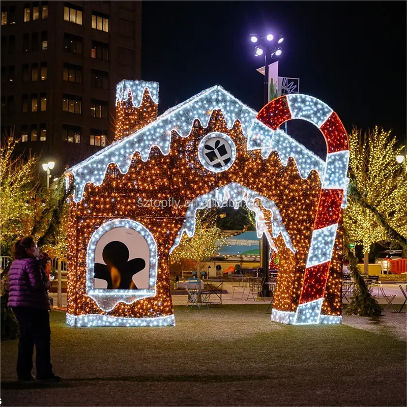 Осветленный большой конфетный дом, Рождественский орнамент, пряник, конфетный дом, освещение, уличное праздничное украшение