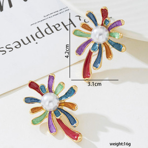 Vente en gros de nouvelles boucles d'oreilles en alliage pour femmes avec feux d'artifice et goutte d'huile de couleur Boucles d'oreilles en perles artificielles - Product Image 4