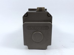 1FT5066-0AC01-9-Z 1FT50660AC019Z Servomotor Magnético Trifásico para PLC - Product Image 3
