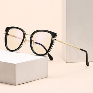 Nuevas gafas de sol ópticas con montura cuadrada de estilo europeo para mujer, fotocromáticas, anti luz azul, UV400, lentes de PC, empaque en caja. - Product Image 5