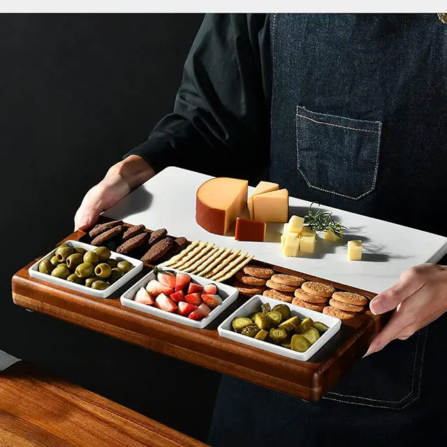 Ensemble de planche à fromage personnalisée en marbre blanc de haute qualité avec 3 bols en céramique ensemble de couverts en acier inoxydable ensembles de planche de charcuterie et cadeaux