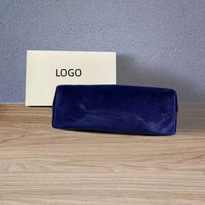 La fábrica vende al por mayor bolsas de cosméticos de textura suave, gran capacidad y alta calidad en color azul. - Product Image 3