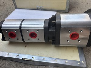 Pompe à piston hydraulique AZPNF-11-028019LDC2020KB-S0052 1518 222 830 à trois étages - Product Image 2