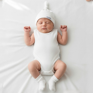 Combinaison pour bébé prématuré en coton biologique 100% unisexe, boutons-pression, respirante, sans manches, blanche, été, 180-200 GSM, nouveau-né - Product Image 1