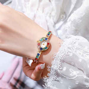 Montre pour femmes tendance, bracelet en cristal coloré, montre-bracelet à quartz pour femmes, style bijoux - Product Image 3