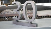 Hochleistungs-Geschlossene 3015 CNC-Faserlaserschneidemaschine für Stahl- und Aluminiummetallplatten-Schneiden mit 12000 Watt