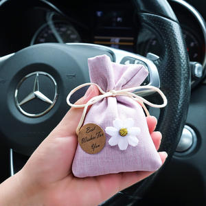 Sachet parfumé pour voiture Gardenia 10-20 ml, éliminateur d'odeurs décoratif pour l'intérieur de la voiture - Product Image 1