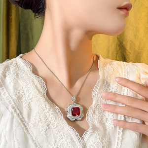 Fashion Elegant Jewelry Eco-friendly <b>Copper</b> Princess Square Cut 14*14mm Green Imitation Emerald Green Necklace for Women - Product Image 2