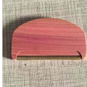 หวีขจัดขุยผ้าขนสัตว์ ด้ามไม้ซีดาร์ ลดราคาพิเศษ - Product Image 3