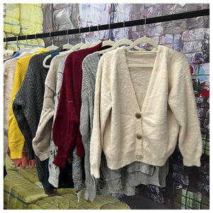 Vente en gros en usine de vêtements mélangés de haute qualité Ballots de <span class=keywords><strong>pull</strong></span> en pierre d'Islande, vente directe d'usine Meilleur prix de <span class=keywords><strong>pull</strong></span> en laine pour femmes - Product Image 4