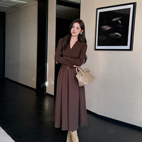 Robe midi élégante pour femmes, manches longues, col en V, ceinture à la taille, coupe évasée, pour le printemps et l'automne