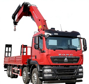 Grue montée sur camion HOWO, grue à échelle, grue à bras articulé - Product Image 2